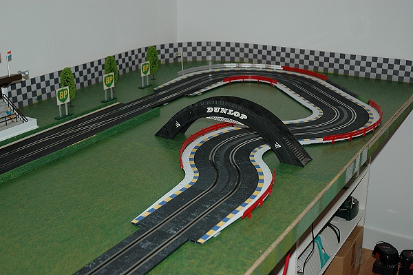 Slot racing et voitures de circuits routiers Scalextric Carrera Ninco SCX